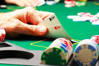 Tìm hiểu luật chơi và mẹo chơi Poker Online cho người mới